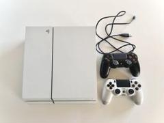PlayStation 4 本体（ホワイト）とコントローラー2個セット