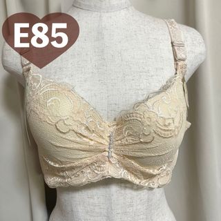 ブラジャー E85 85E ベージュ　肌色　レース　4段ホック　ワイヤー入り