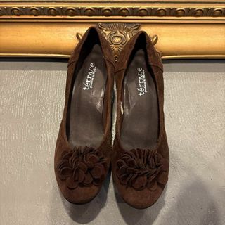 @ terrace スエード パンプス 花柄